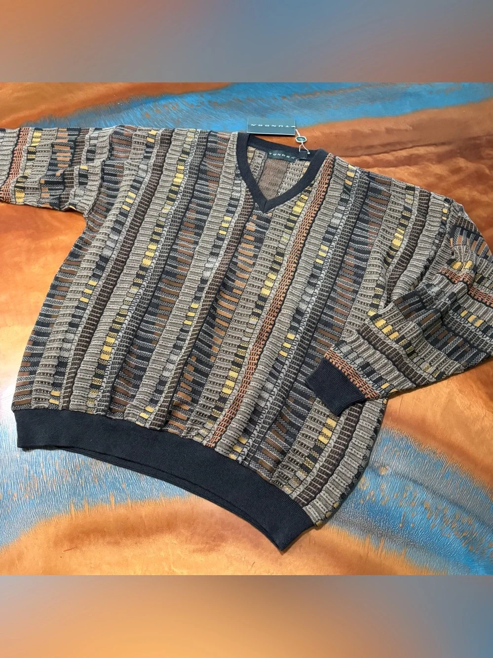 Vintage Tundra Canadian V-Neck knit sweater  size XL NWOT brown black